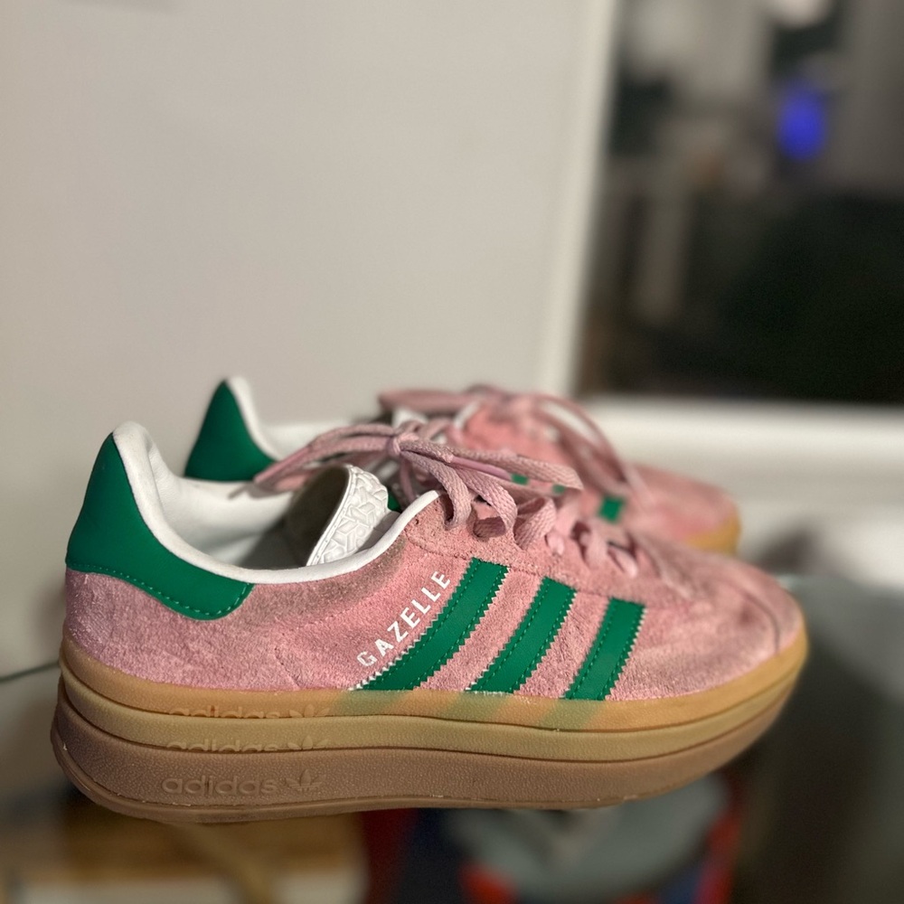 PINK ADIDAS GAZELLE